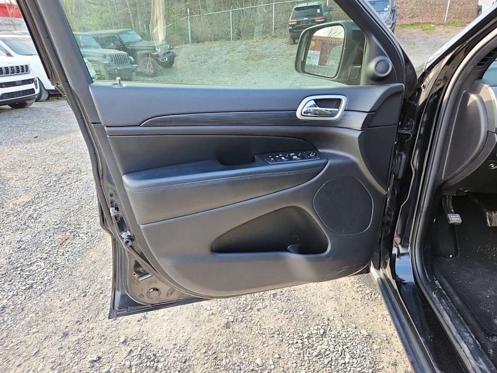 Thumbnail: 2020 Jeep Grand Cherokee - 20