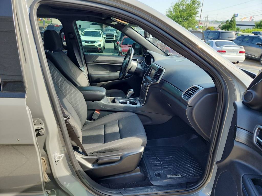 Thumbnail: 2020 Jeep Grand Cherokee - 22