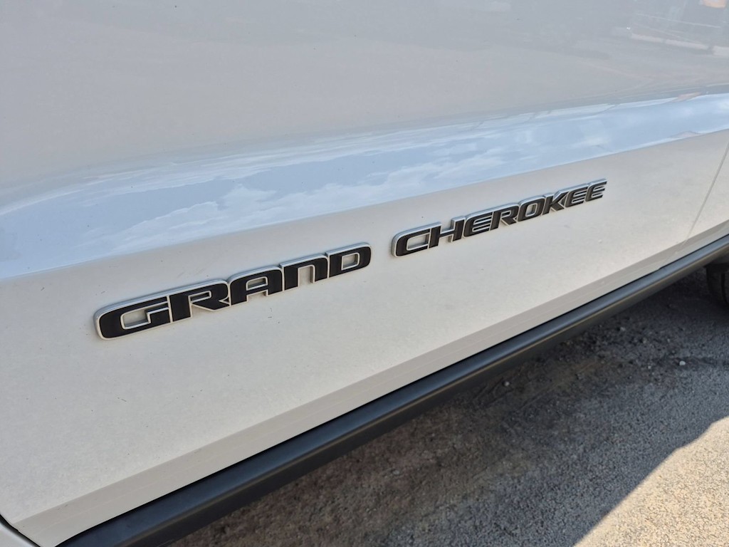 Thumbnail: 2017 Jeep Grand Cherokee - 7