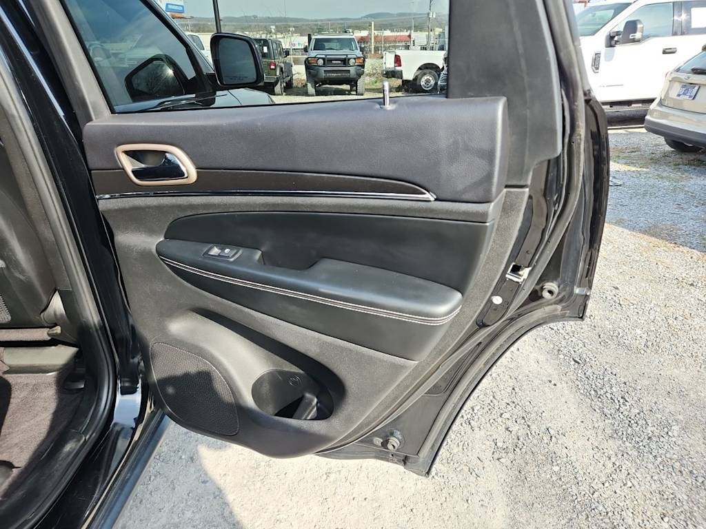 Thumbnail: 2017 Jeep Grand Cherokee - 25