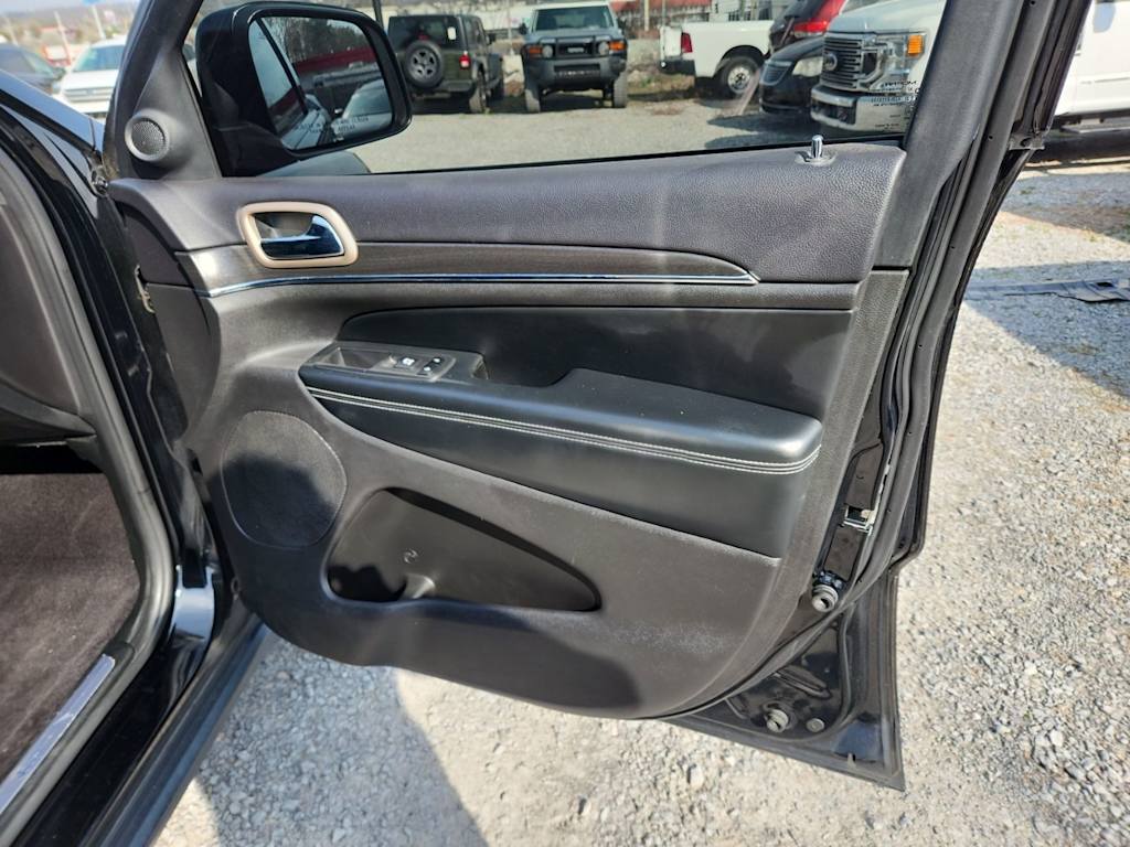 Thumbnail: 2017 Jeep Grand Cherokee - 23