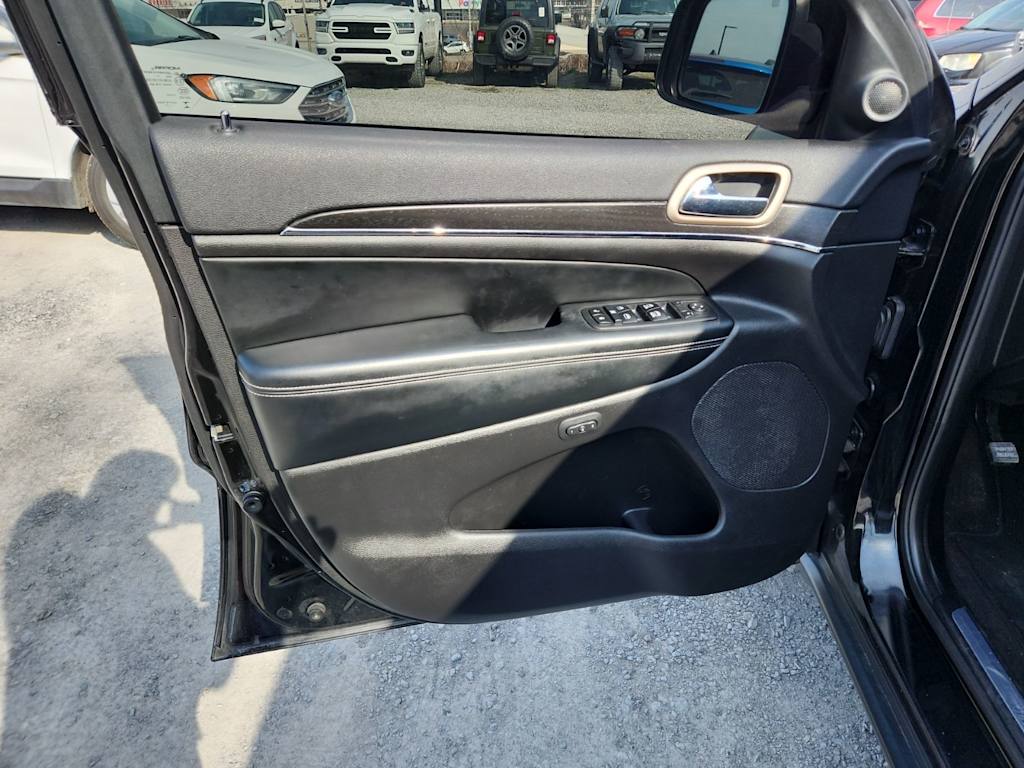 Thumbnail: 2017 Jeep Grand Cherokee - 19