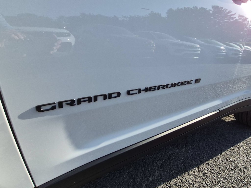 Thumbnail: 2026 Jeep Grand Cherokee - 7
