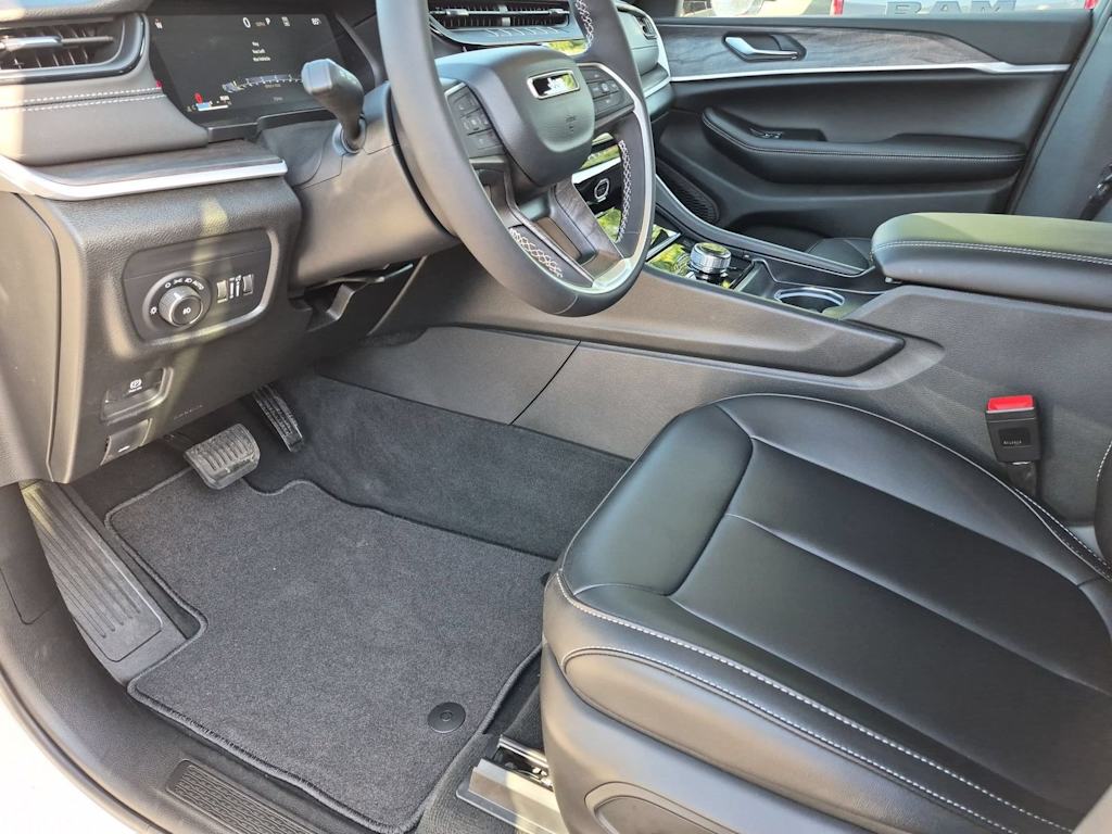 Thumbnail: 2026 Jeep Grand Cherokee - 11