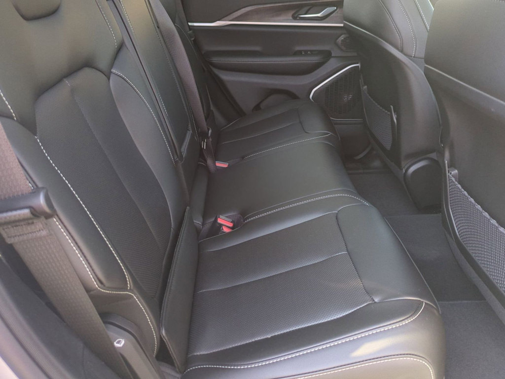 Thumbnail: 2026 Jeep Grand Cherokee - 25