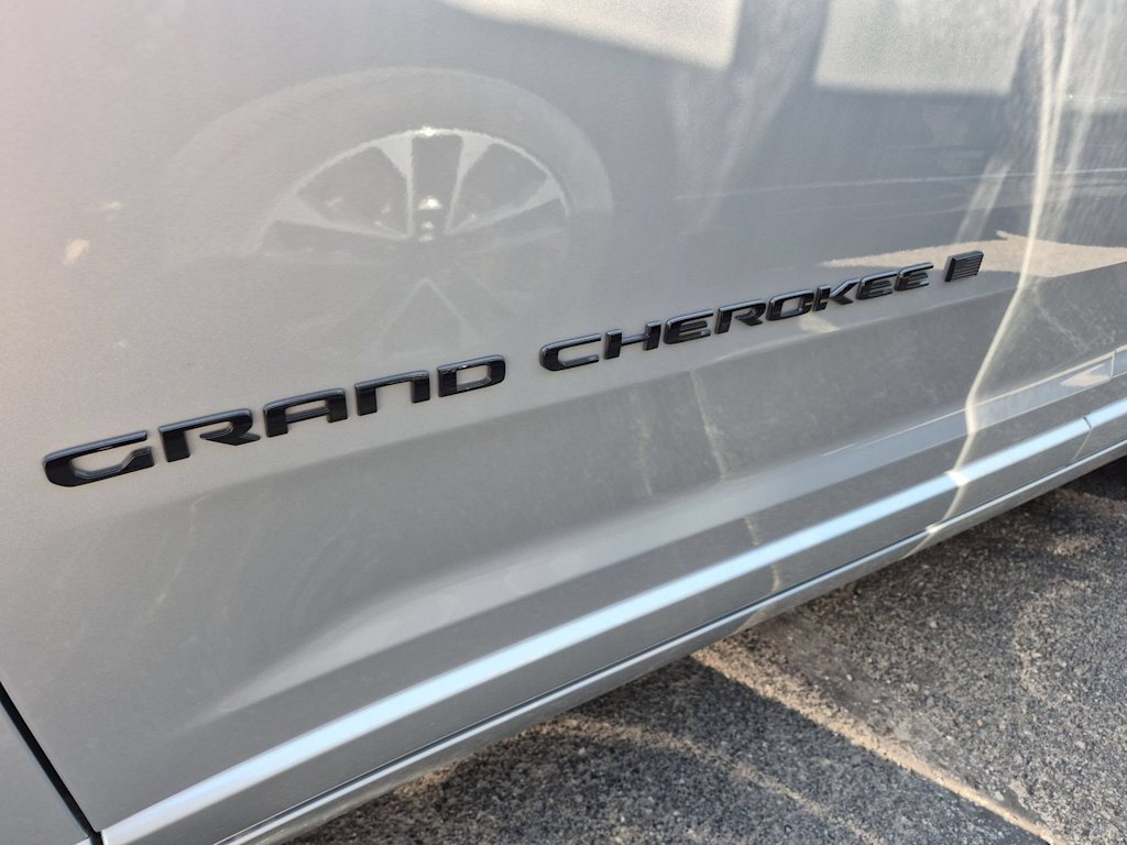 Thumbnail: 2026 Jeep Grand Cherokee - 7
