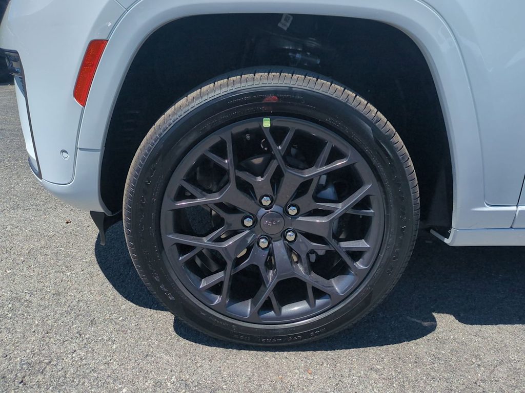 Thumbnail: 2026 Jeep Grand Cherokee - 8