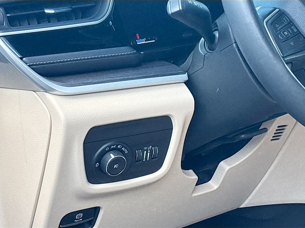 Thumbnail: 2023 Jeep Grand Cherokee L - 22