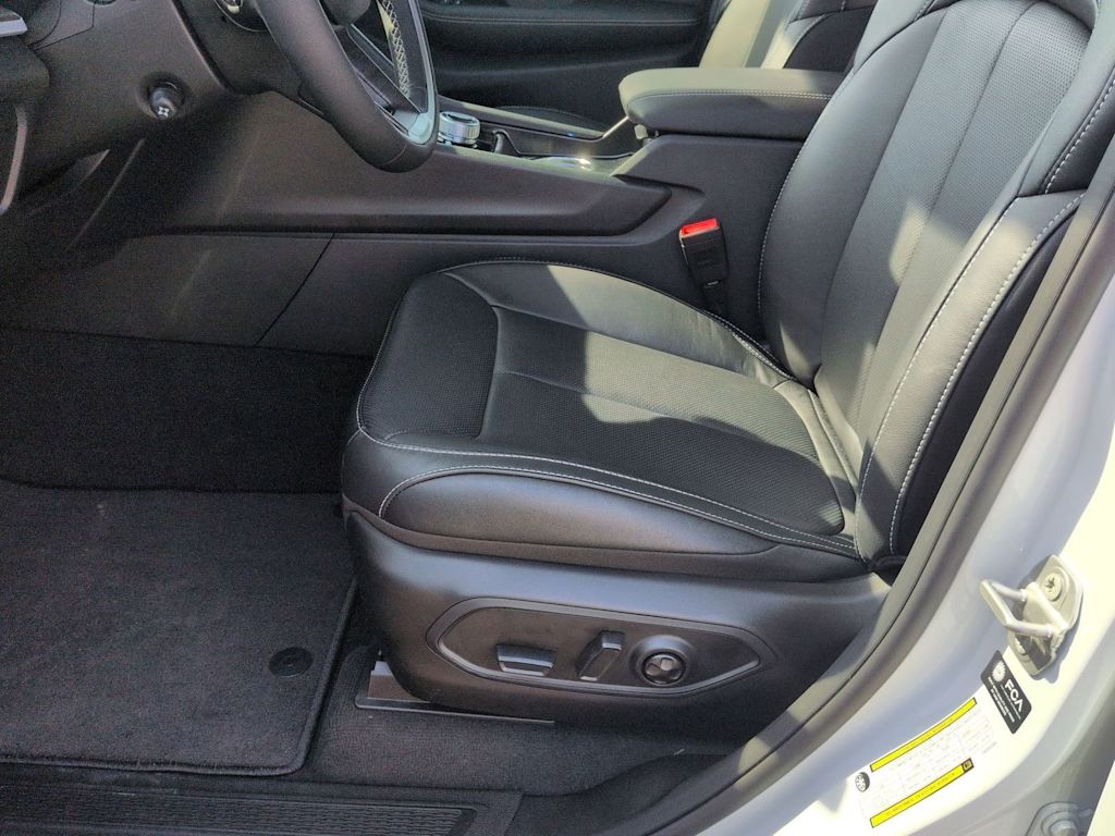 Thumbnail: 2026 Jeep Grand Cherokee L - 25