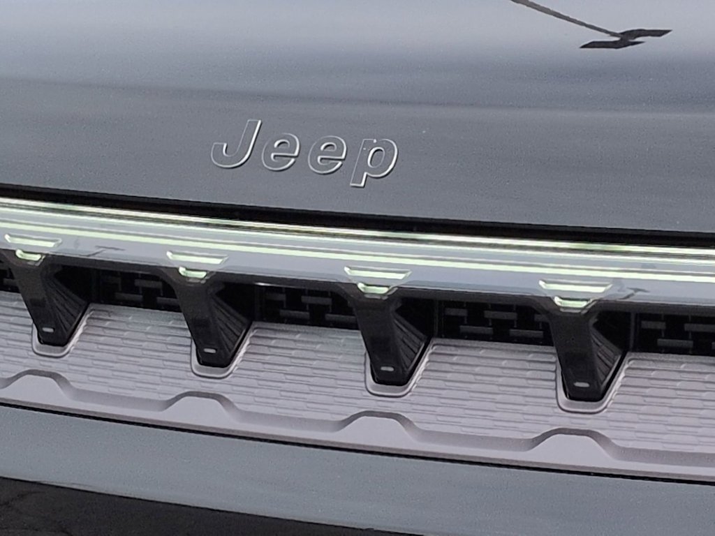 Thumbnail: 2026 Jeep Grand Wagoneer - 22