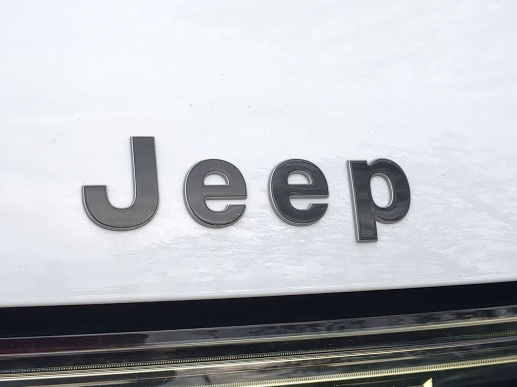 Thumbnail: 2026 Jeep Grand Wagoneer - 5