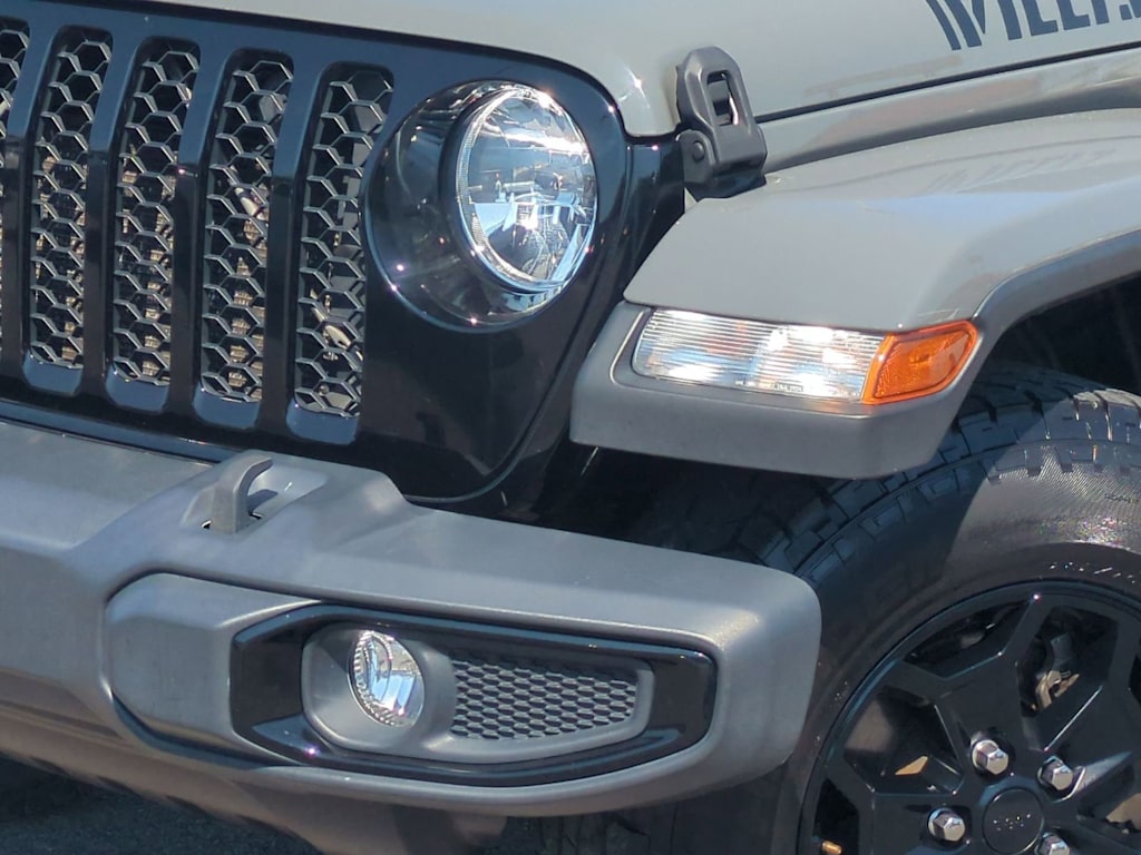 Thumbnail: 2021 Jeep Gladiator - 24