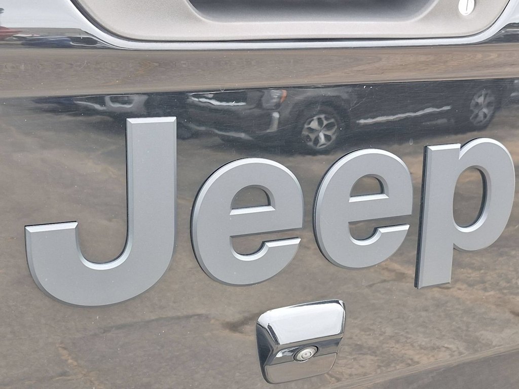 Thumbnail: 2020 Jeep Gladiator - 16
