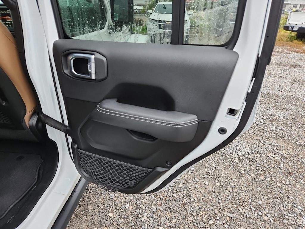 Thumbnail: 2023 Jeep Gladiator - 25