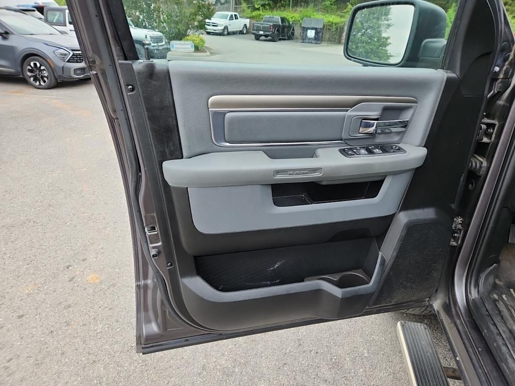 Thumbnail: 2019 RAM 1500 - 19