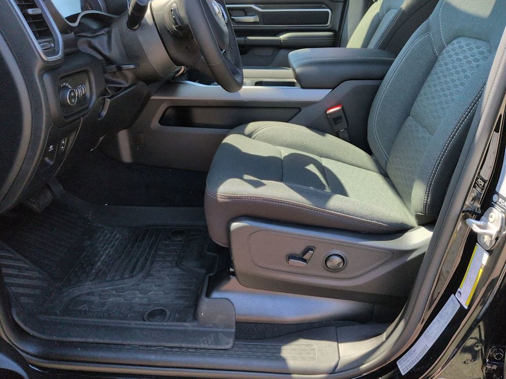Thumbnail: 2026 RAM 1500 - 9
