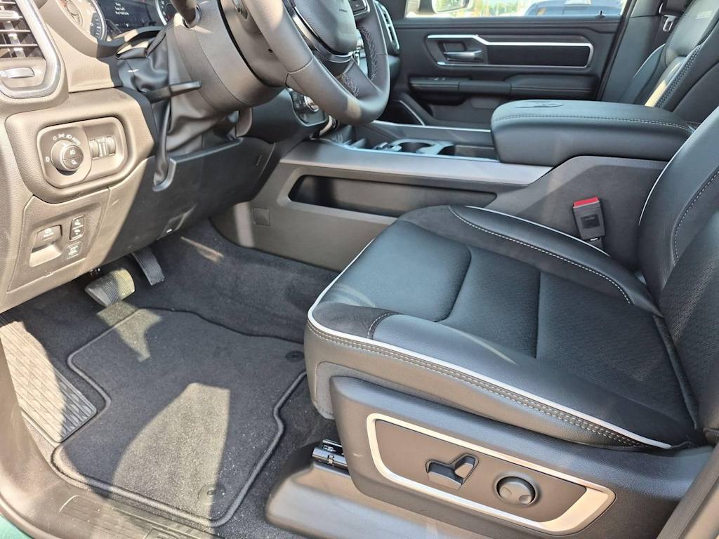 Thumbnail: 2026 RAM 1500 - 9