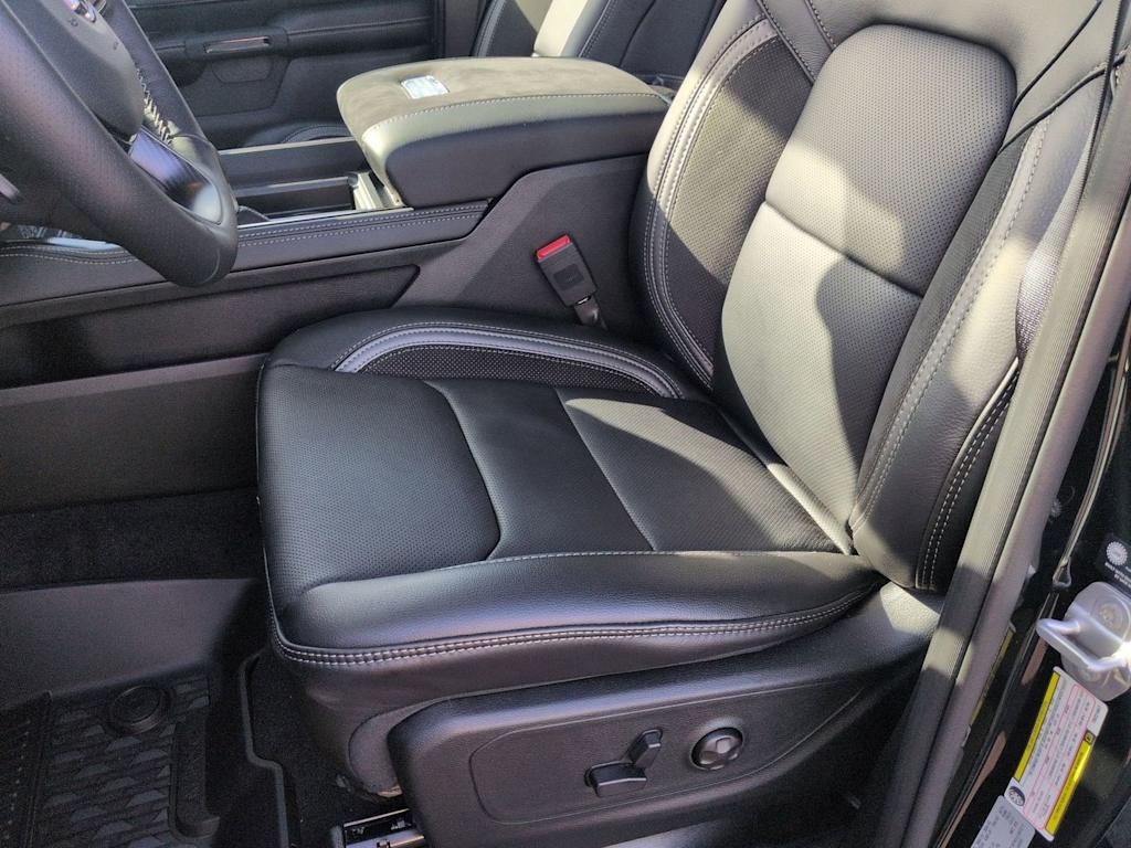 Thumbnail: 2026 RAM 1500 - 17