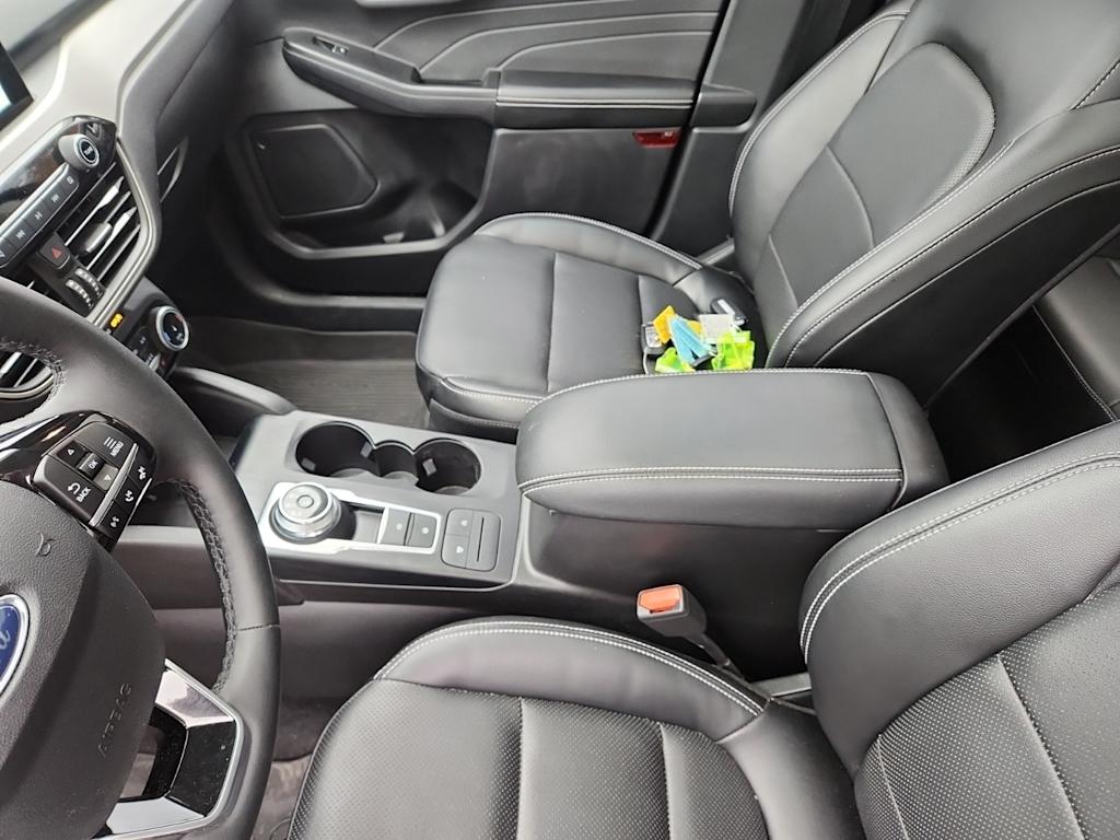 Thumbnail: 2022 Ford Escape - 8