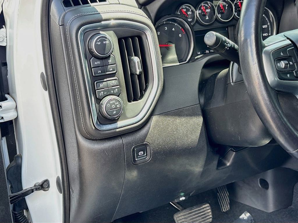 Thumbnail: 2023 Chevrolet Silverado 3500 - 9