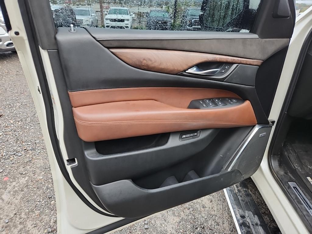 Thumbnail: 2015 Cadillac Escalade - 19