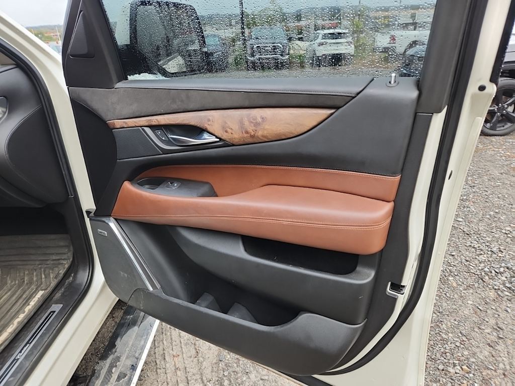 Thumbnail: 2015 Cadillac Escalade - 23