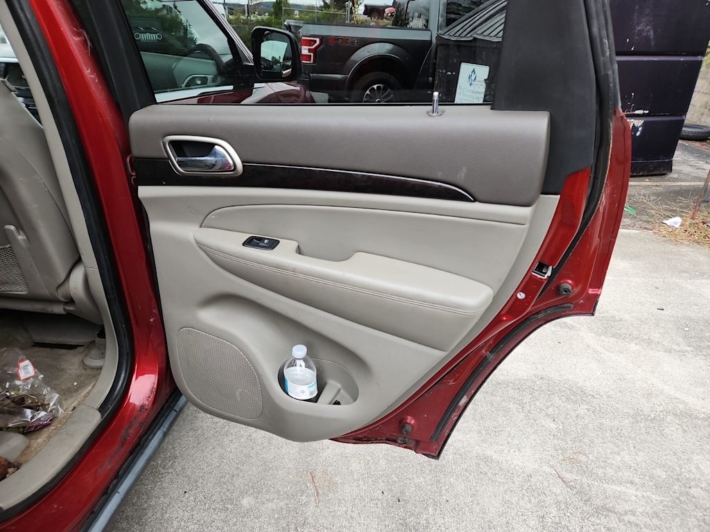 Thumbnail: 2011 Jeep Grand Cherokee - 25