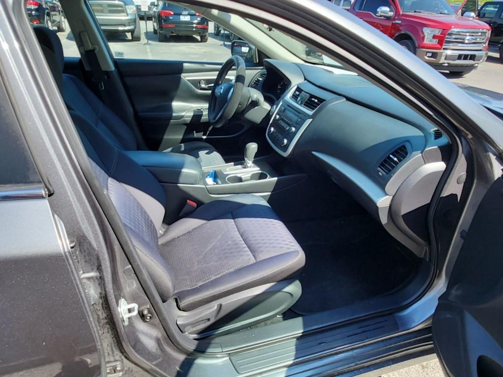 Thumbnail: 2016 Nissan Altima - 20