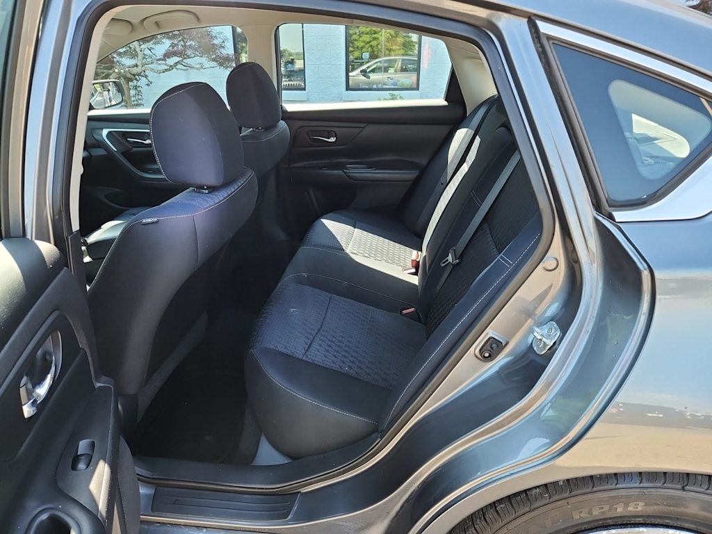 Thumbnail: 2016 Nissan Altima - 25