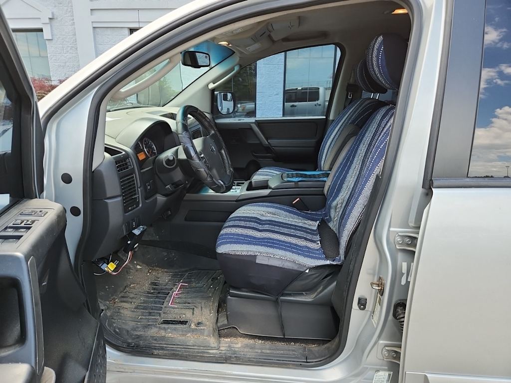Thumbnail: 2010 Nissan Titan - 10