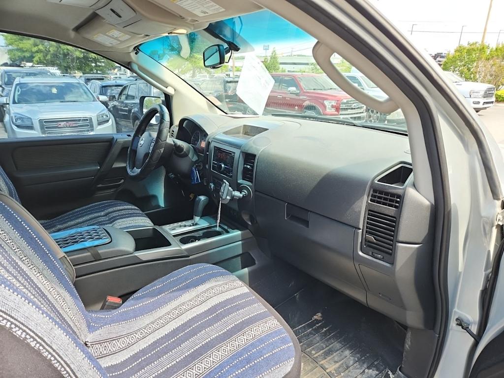 Thumbnail: 2010 Nissan Titan - 13