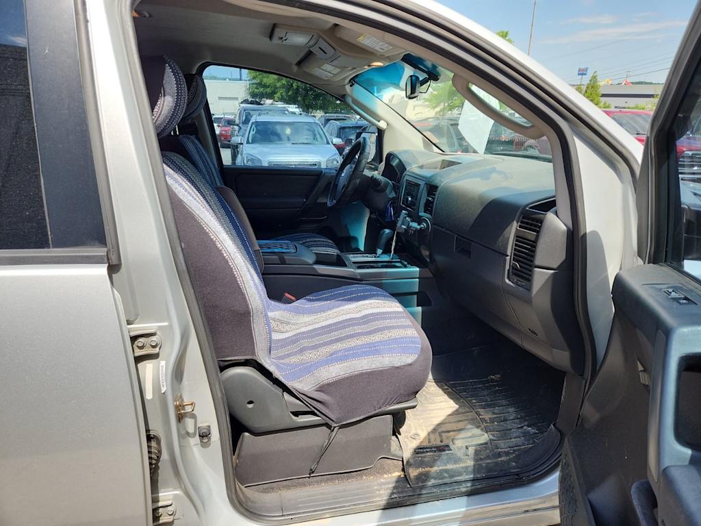 Thumbnail: 2010 Nissan Titan - 21