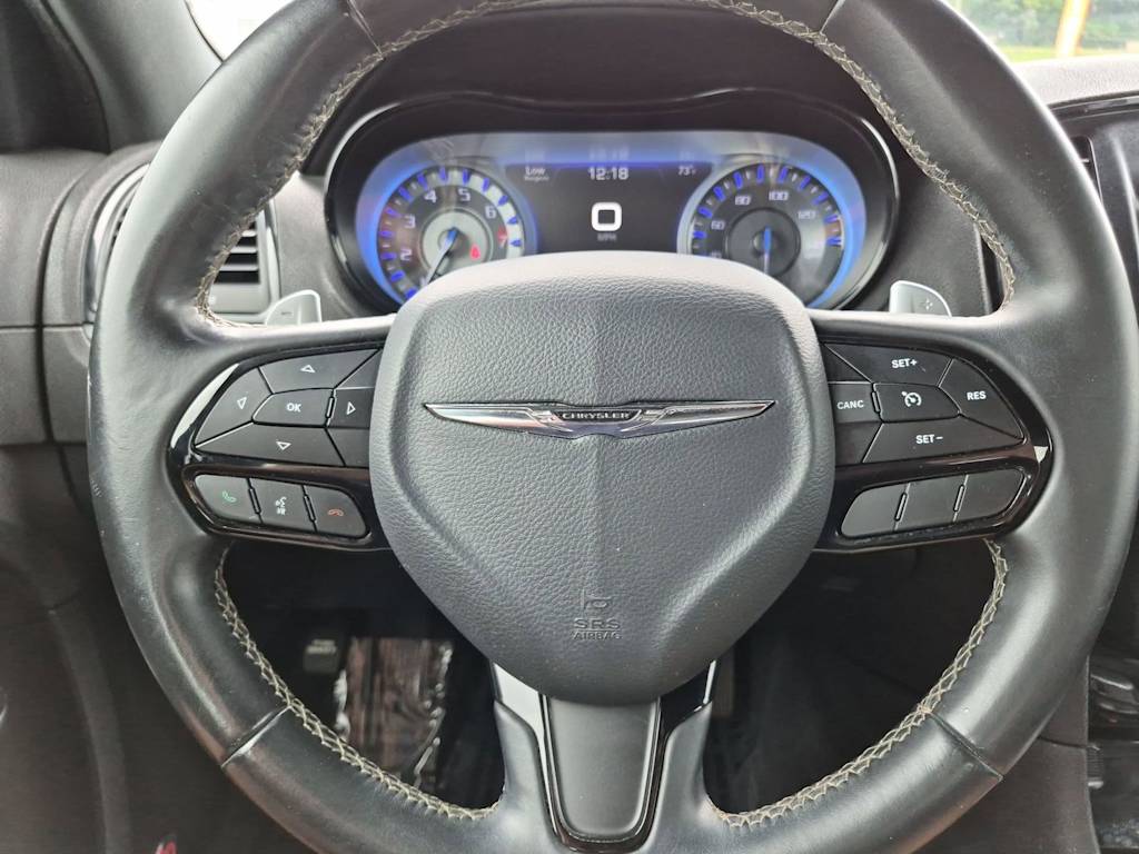 Thumbnail: 2017 Chrysler 300 - 28