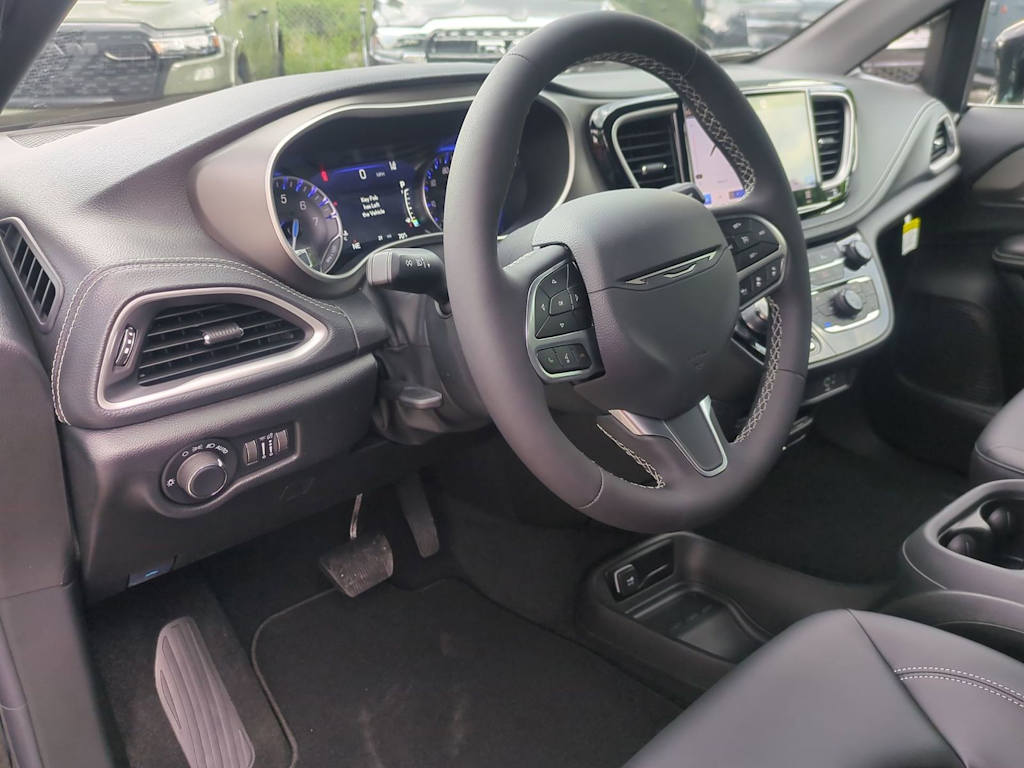 Thumbnail: 2027 Chrysler Pacifica - 2