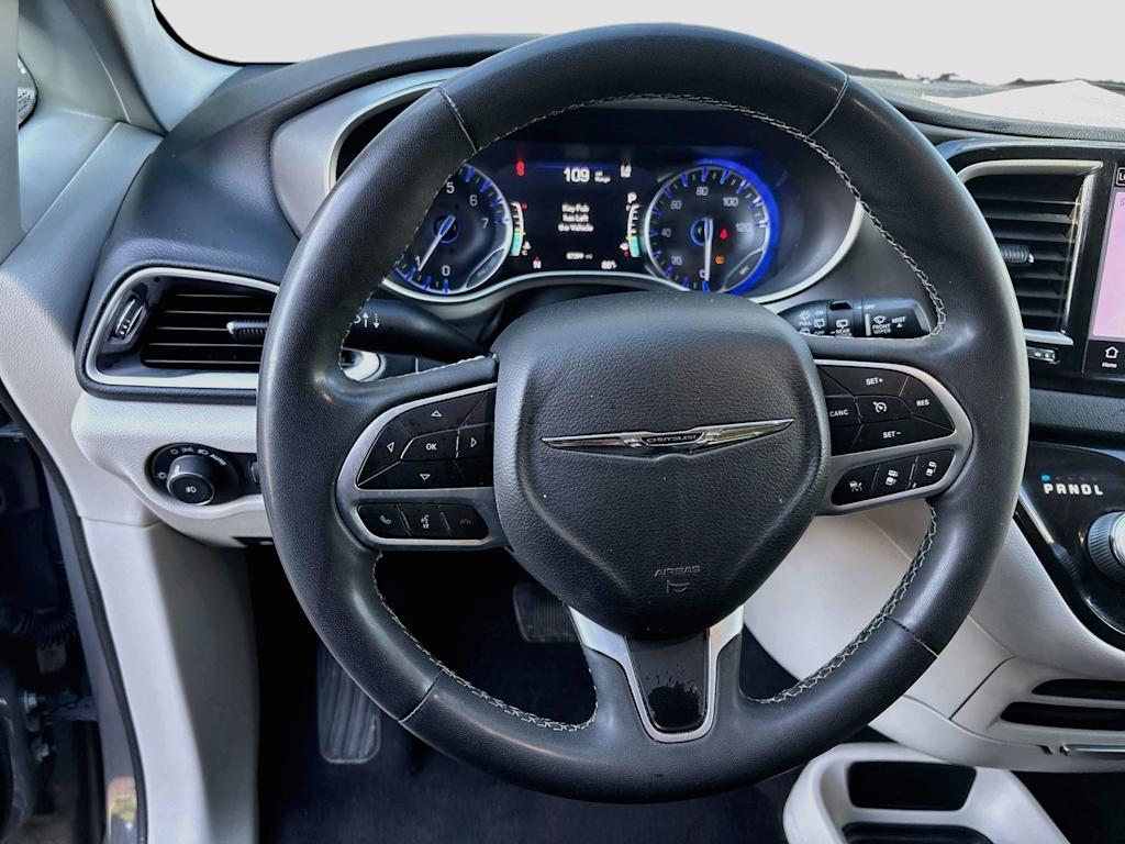 Thumbnail: 2022 Chrysler Pacifica - 10