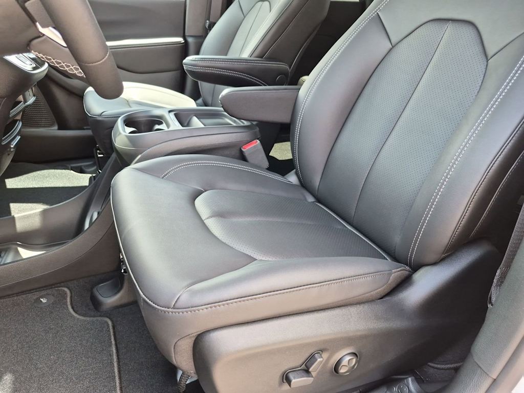 Thumbnail: 2027 Chrysler Pacifica - 11