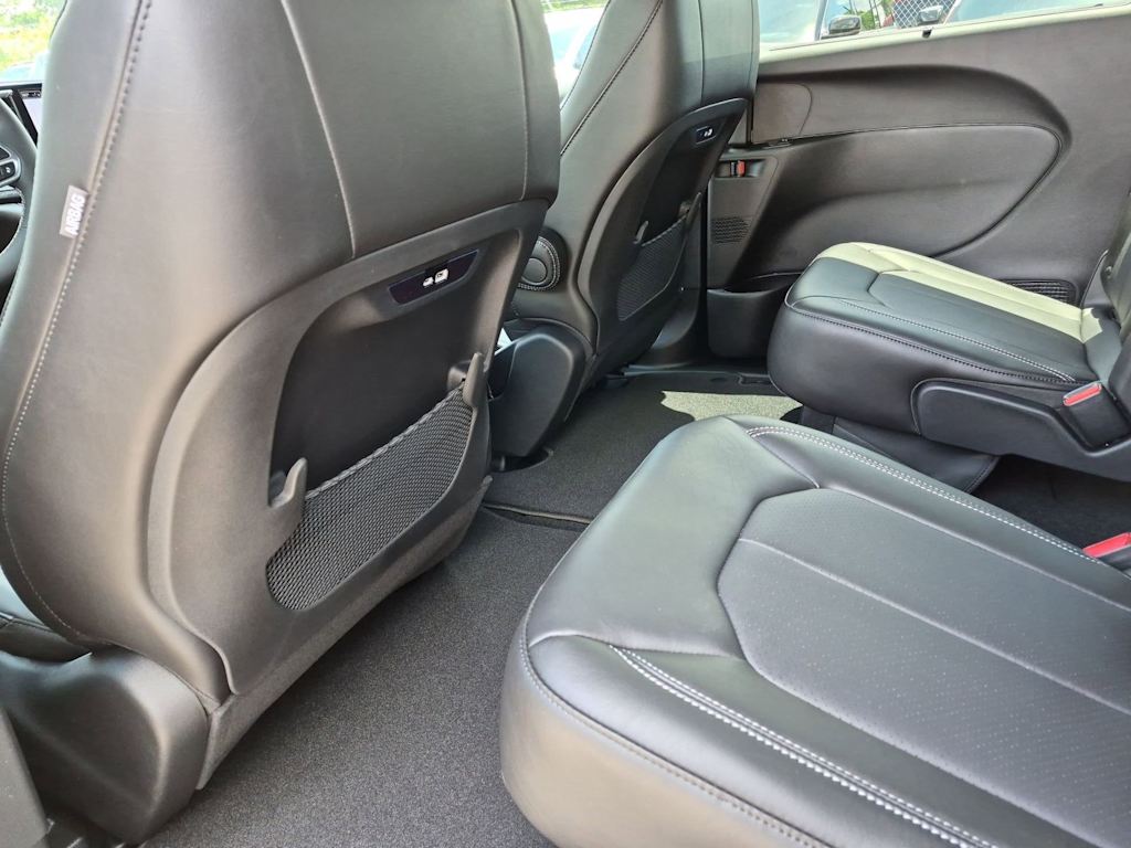 Thumbnail: 2027 Chrysler Pacifica - 12