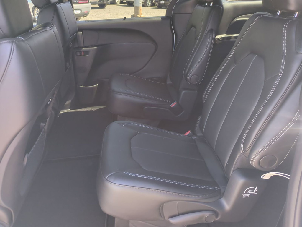 Thumbnail: 2027 Chrysler Pacifica - 12
