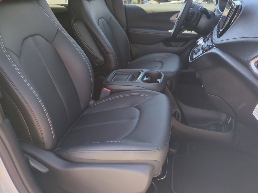 Thumbnail: 2027 Chrysler Pacifica - 24