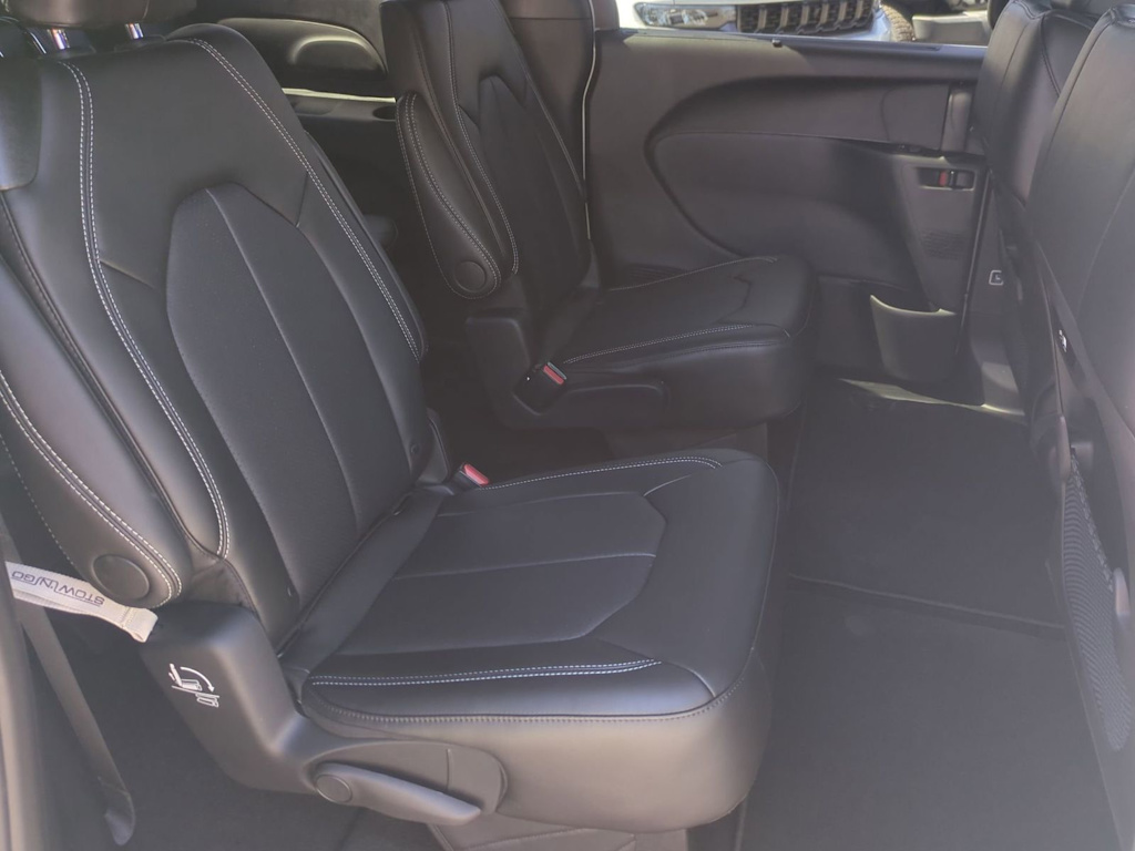 Thumbnail: 2027 Chrysler Pacifica - 23