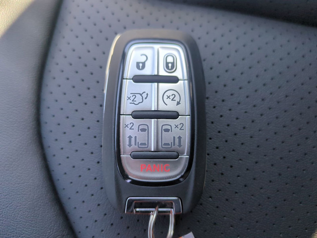 Thumbnail: 2027 Chrysler Pacifica - 15