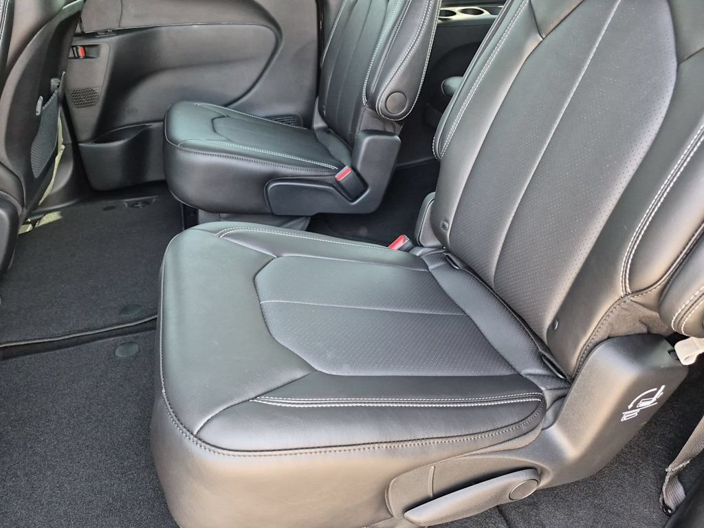 Thumbnail: 2027 Chrysler Pacifica - 22