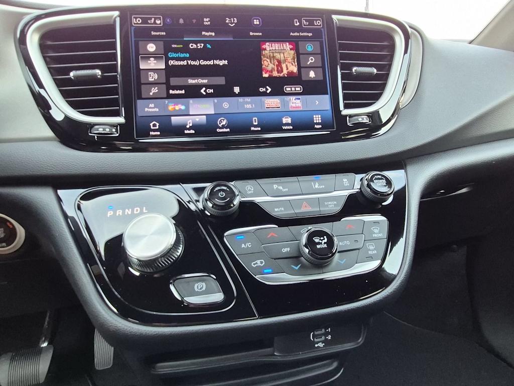 Thumbnail: 2027 Chrysler Pacifica - 30