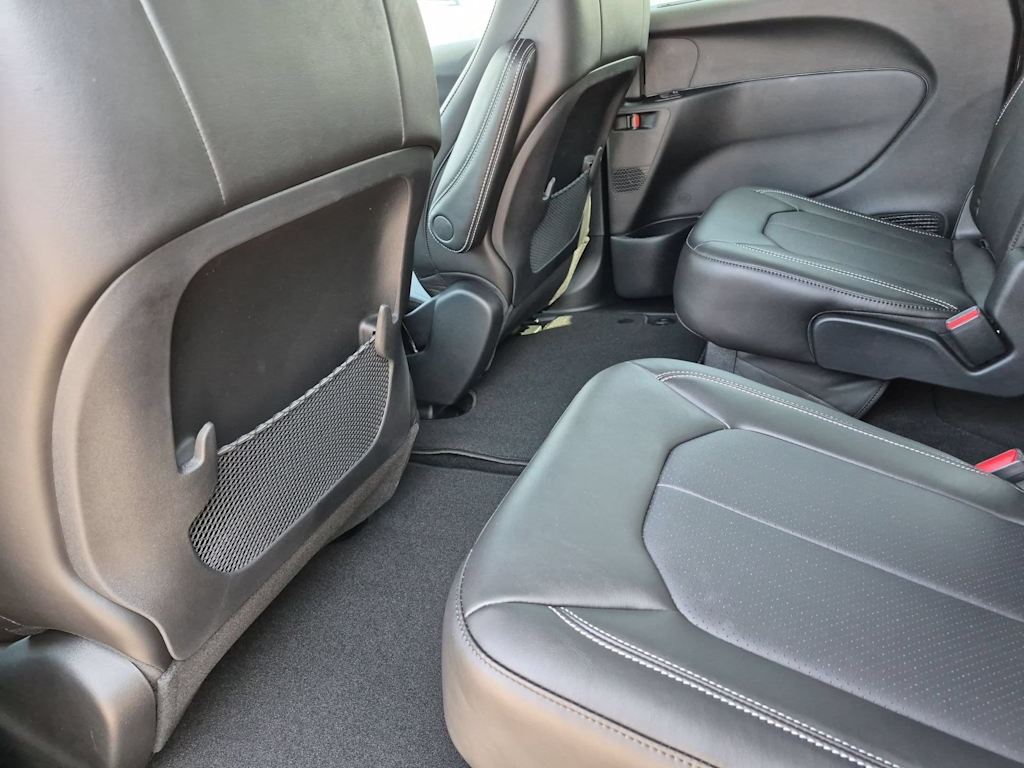 Thumbnail: 2027 Chrysler Pacifica - 12
