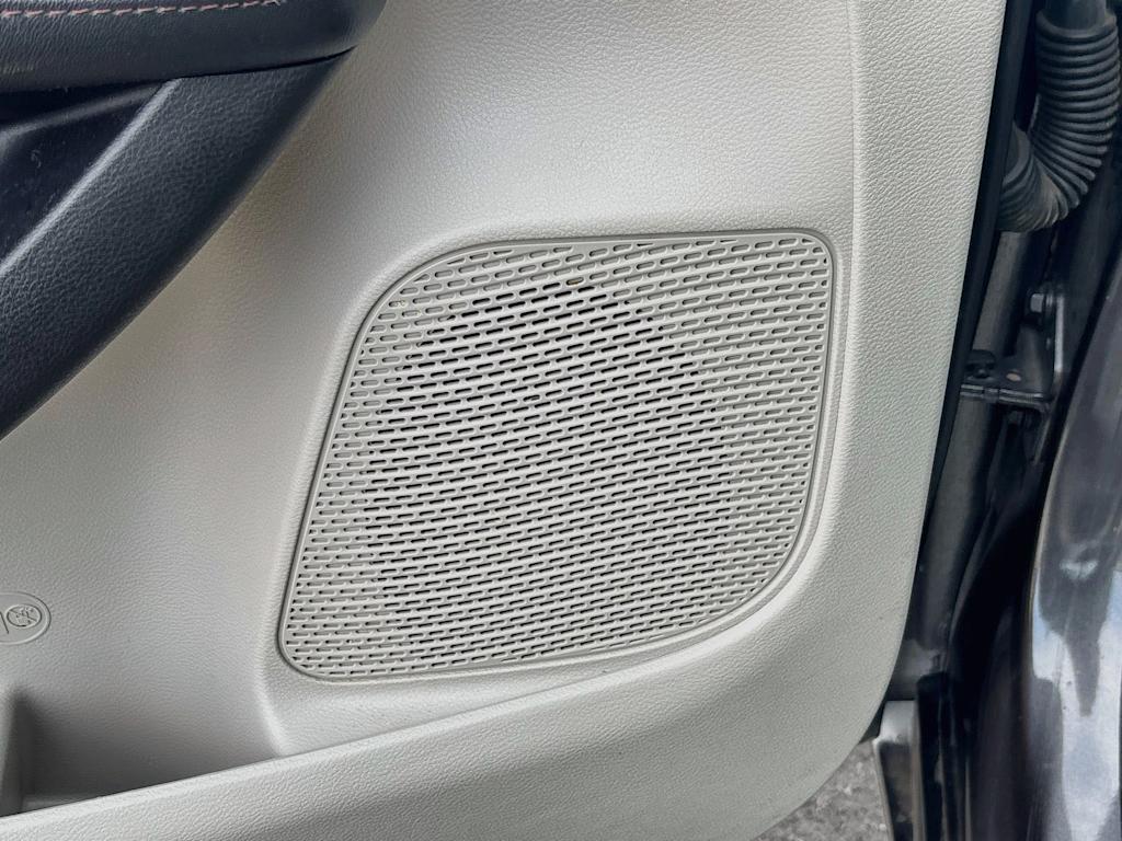 Thumbnail: 2019 Chrysler Pacifica - 10