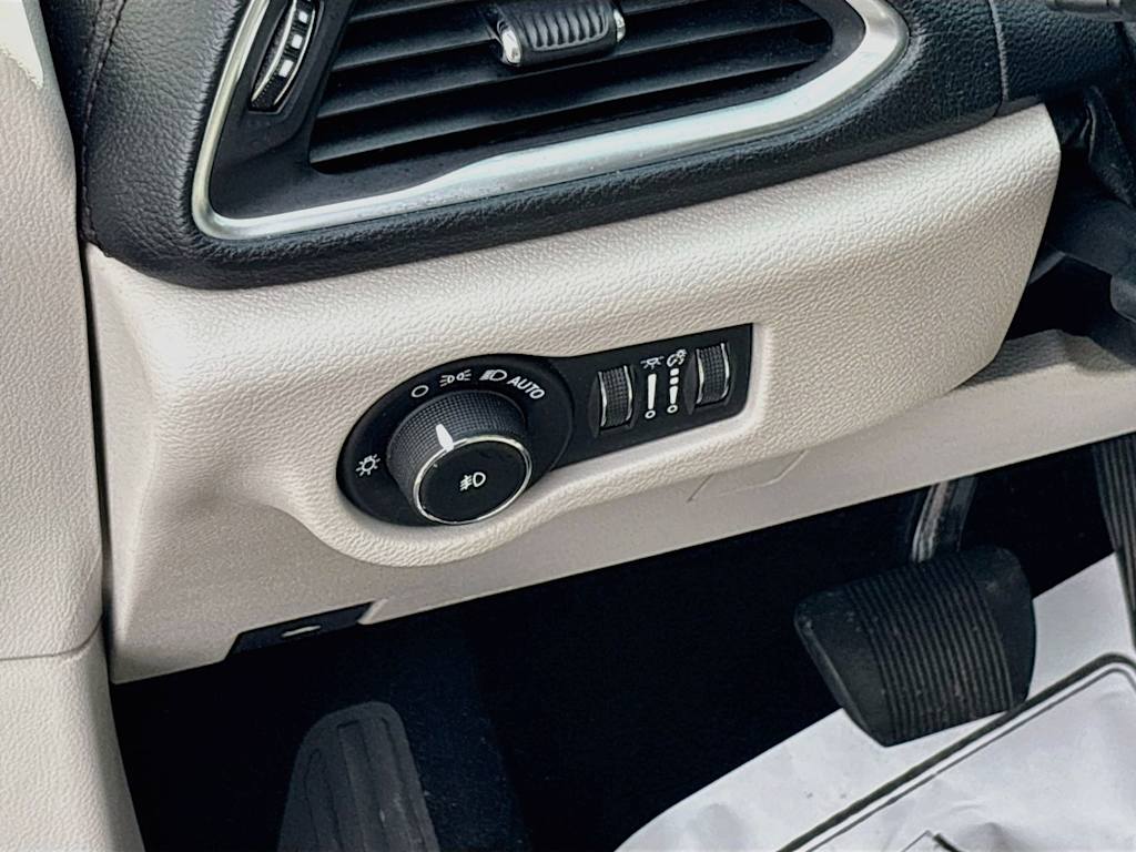 Thumbnail: 2019 Chrysler Pacifica - 27