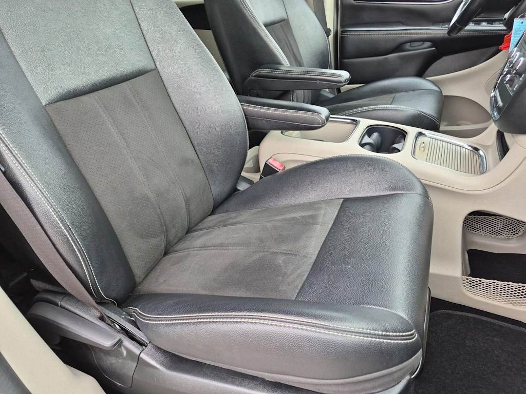 Thumbnail: 2020 Dodge Grand Caravan - 25