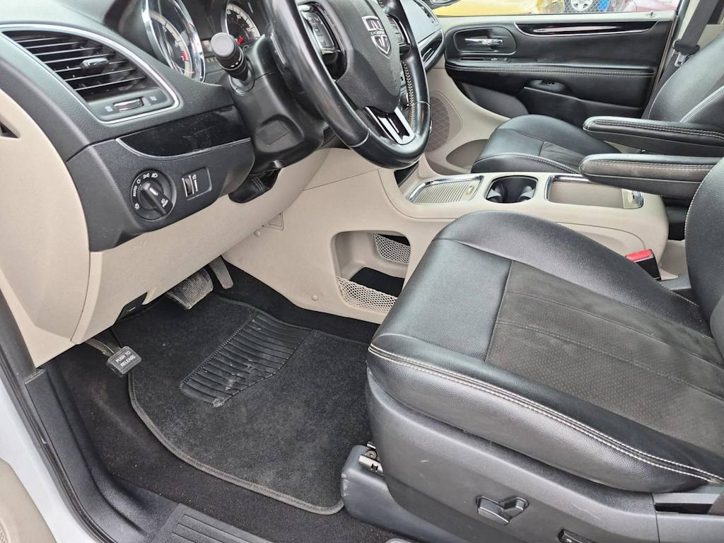 Thumbnail: 2020 Dodge Grand Caravan - 9