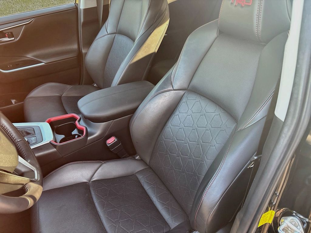 Thumbnail: 2020 Toyota RAV4 - 10