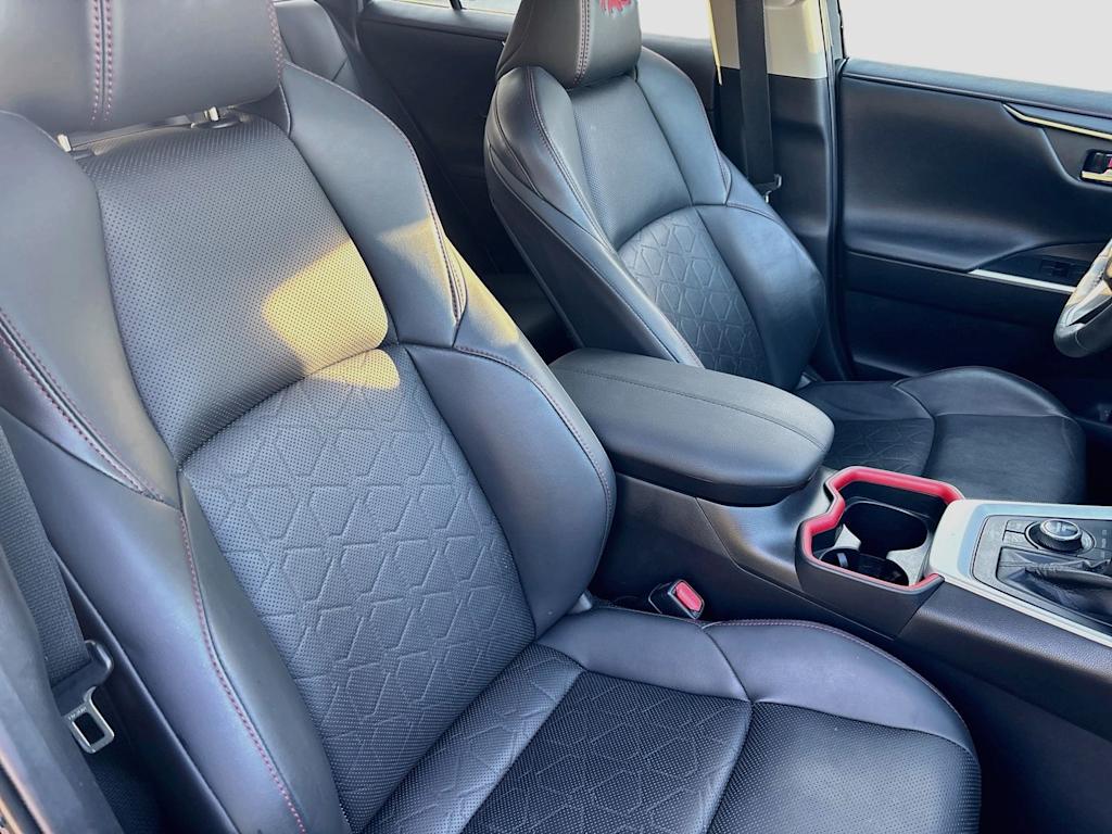 Thumbnail: 2020 Toyota RAV4 - 32